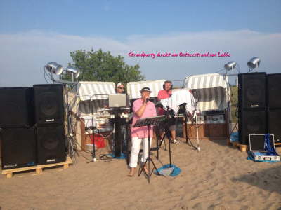 Strandparty im Ostseesand